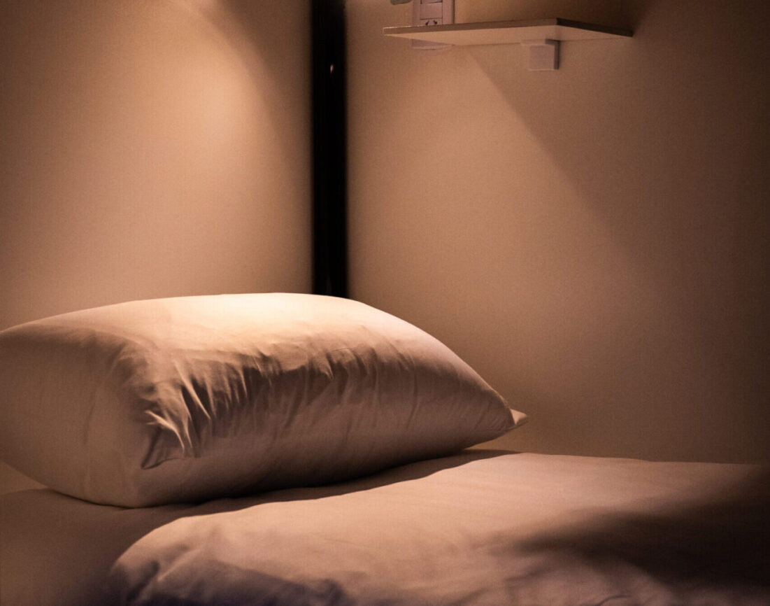 CAMA CUCHETA MADERA A LA VISTA..